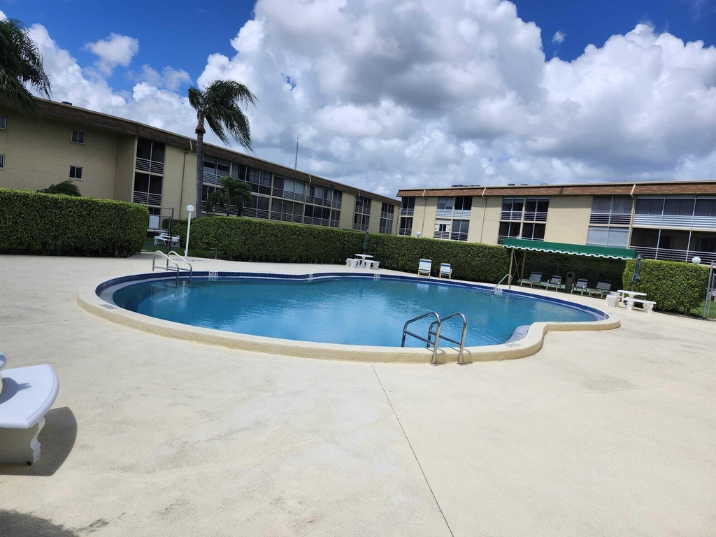 100 Village Green Circle E - Photo 11