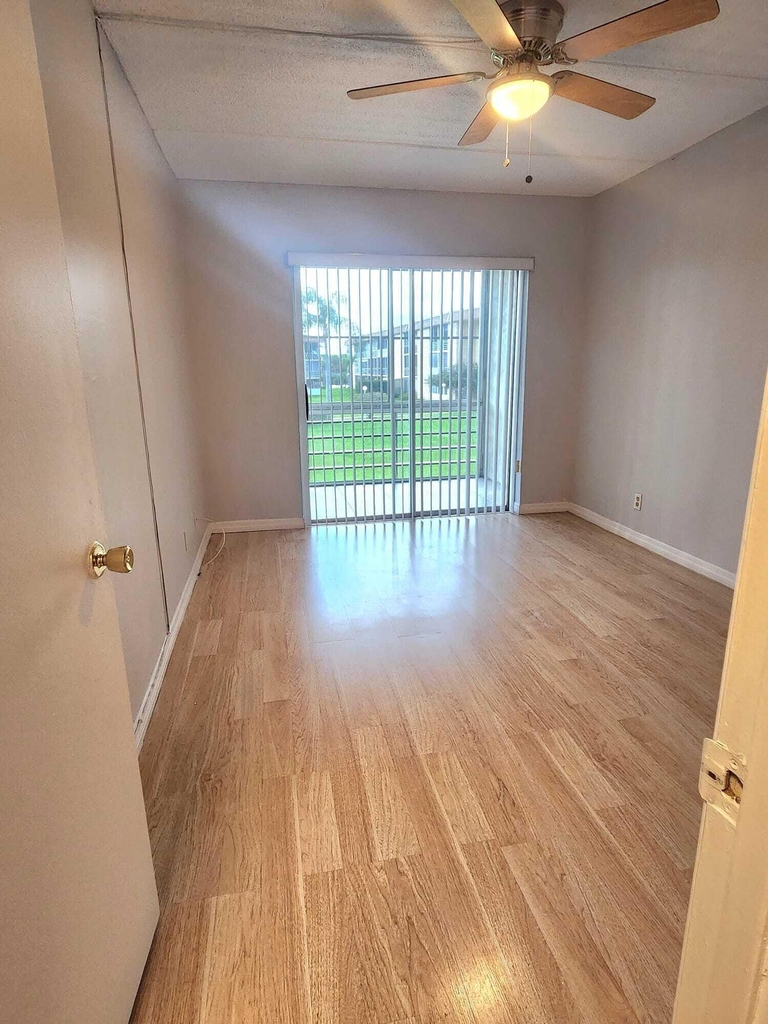 100 Village Green Circle E - Photo 2