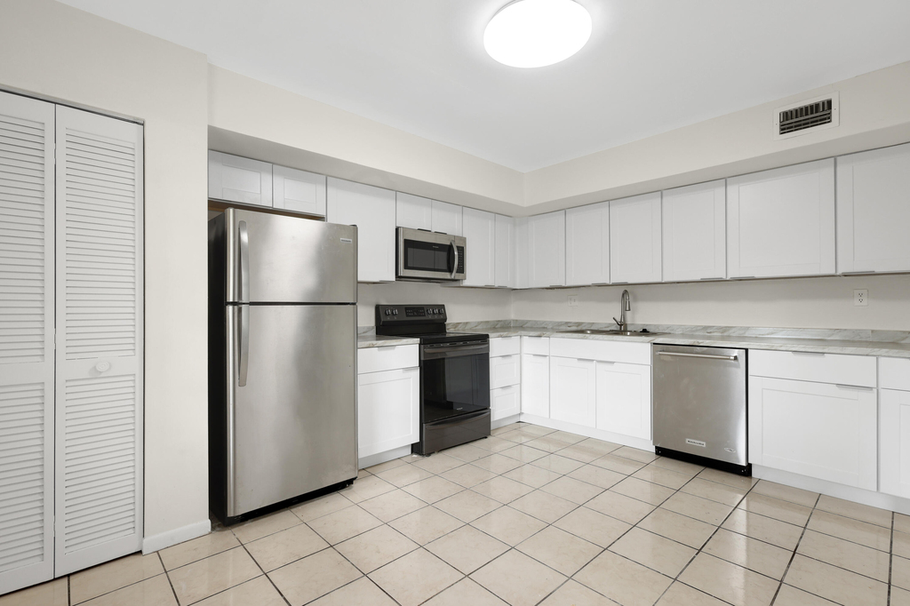 3940 Inverrary Boulevard - Photo 9