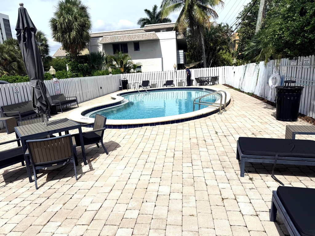 2555 Ne 11th Street - Photo 6