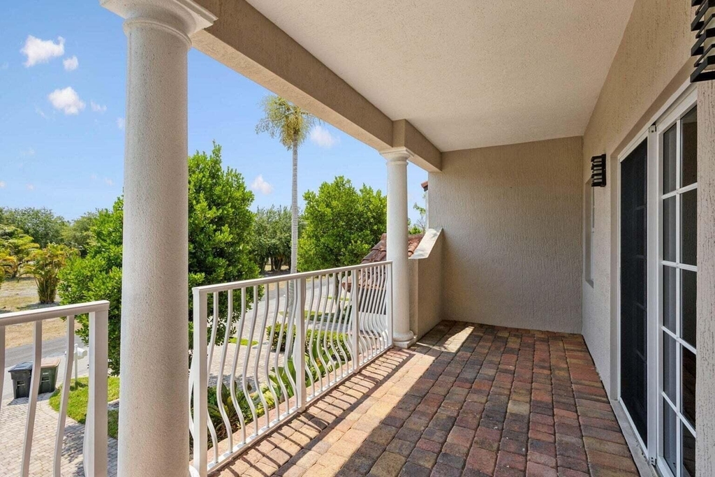 3863 Ne 22nd Way - Photo 30