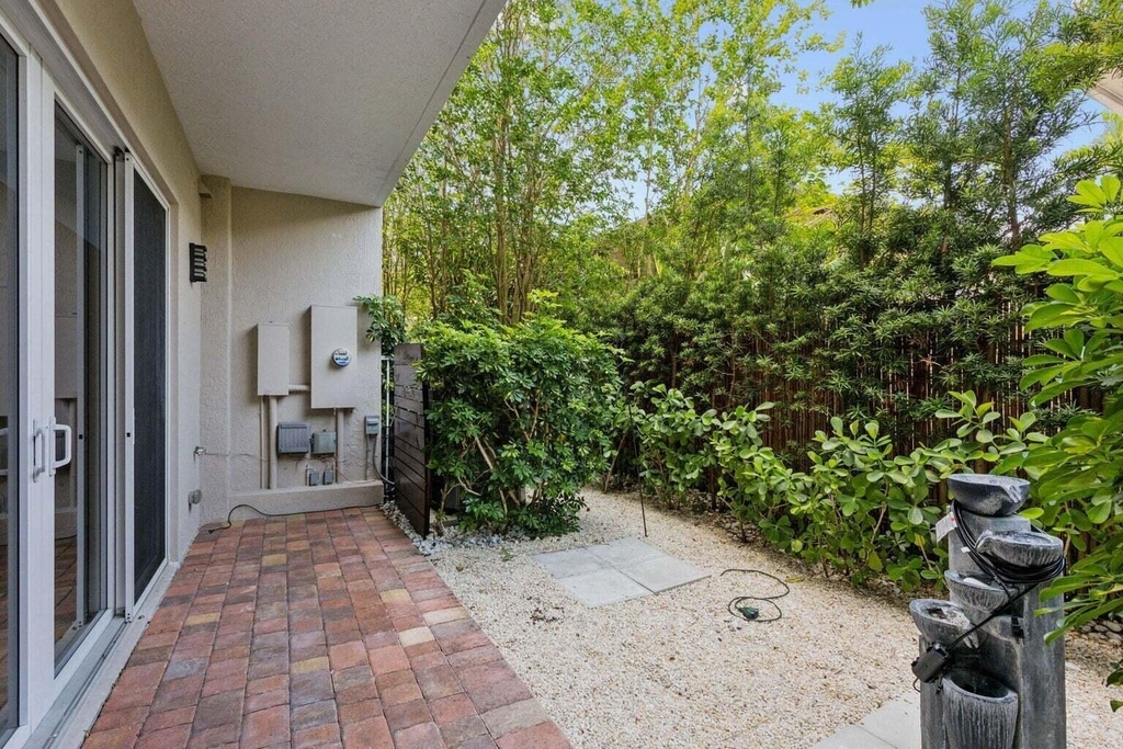 3863 Ne 22nd Way - Photo 10