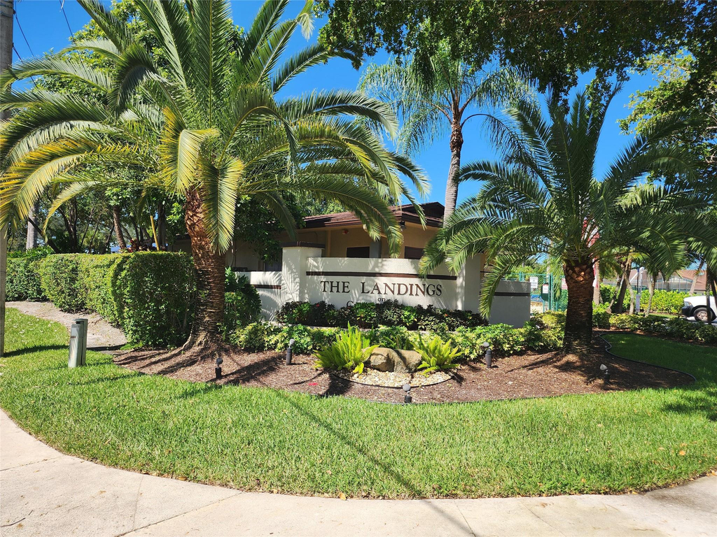 9020 Nw 60th Street - Photo 1