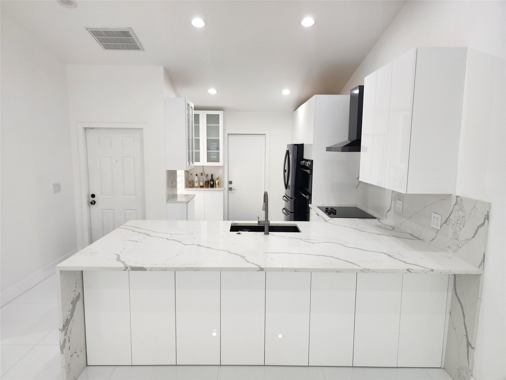 9020 Nw 60th Street - Photo 6