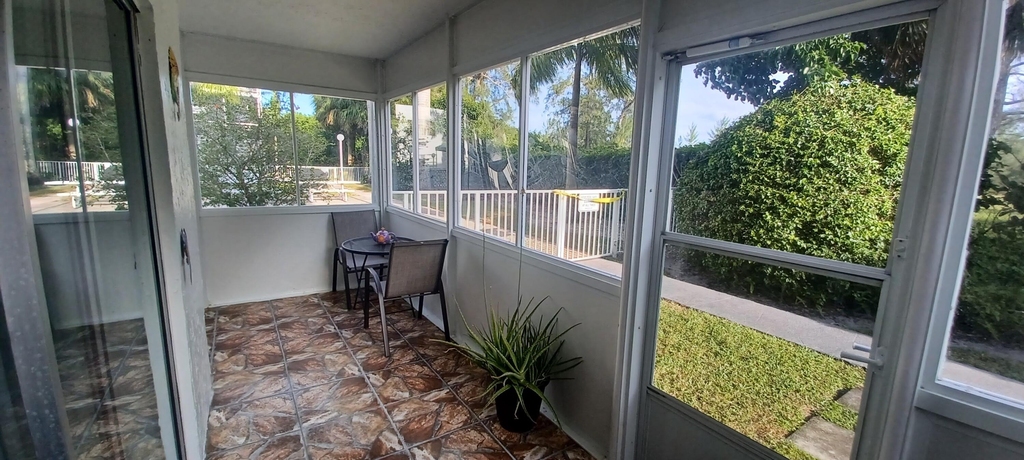 2998 E Sunrise Lakes Drive E - Photo 23