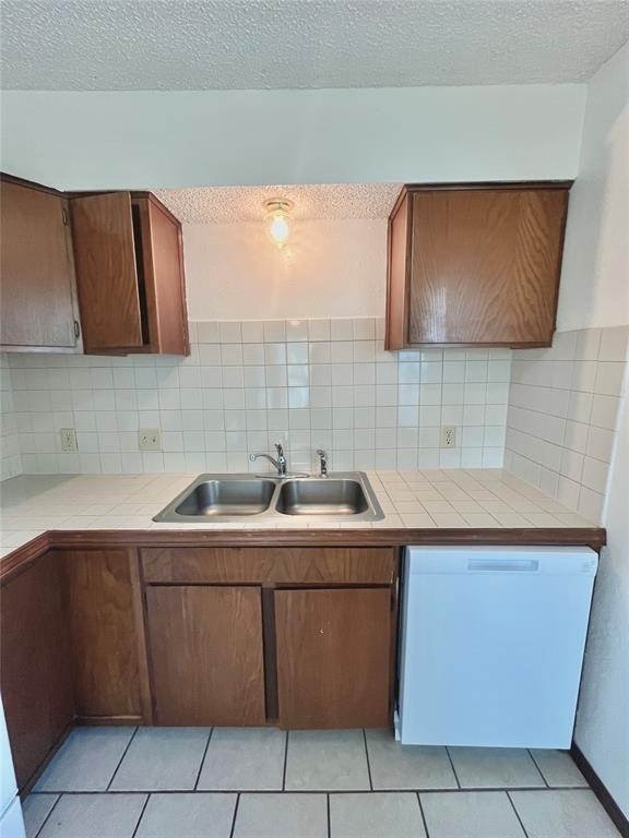 312 Falcon Court - Photo 7