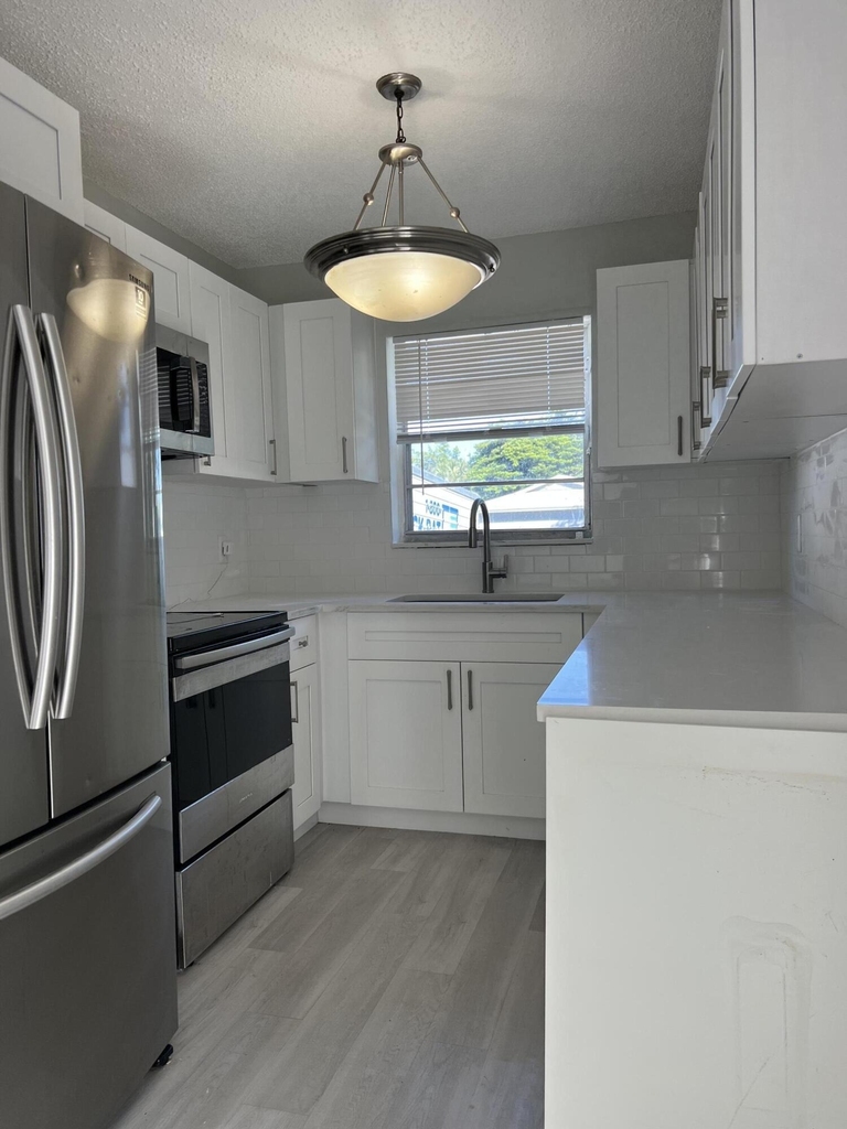 2222 Ne 3rd Avenue - Photo 7