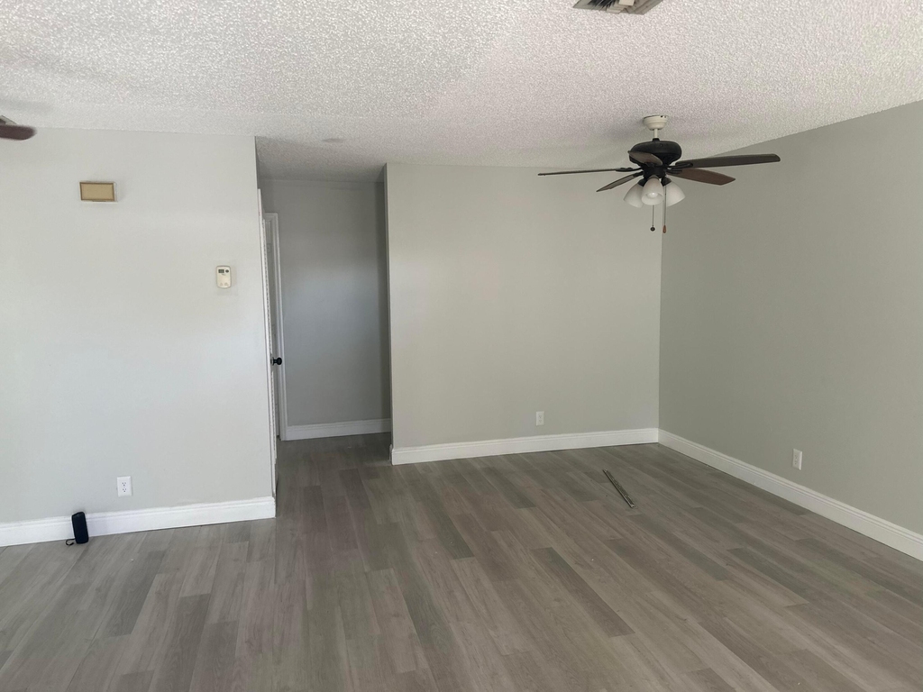 2222 Ne 3rd Avenue - Photo 2