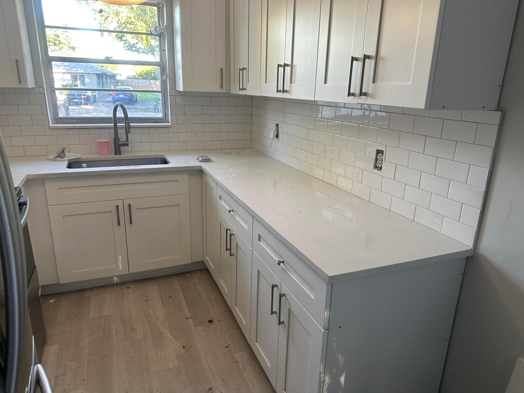 2222 Ne 3rd Avenue - Photo 1