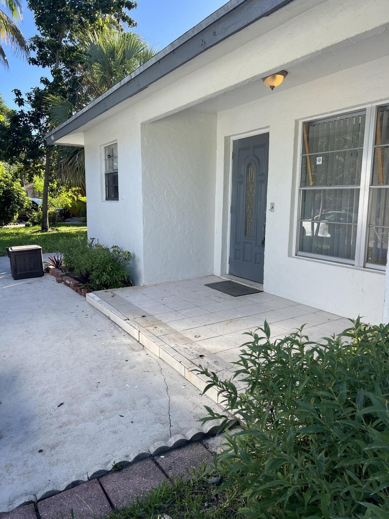2222 Ne 3rd Avenue - Photo 4