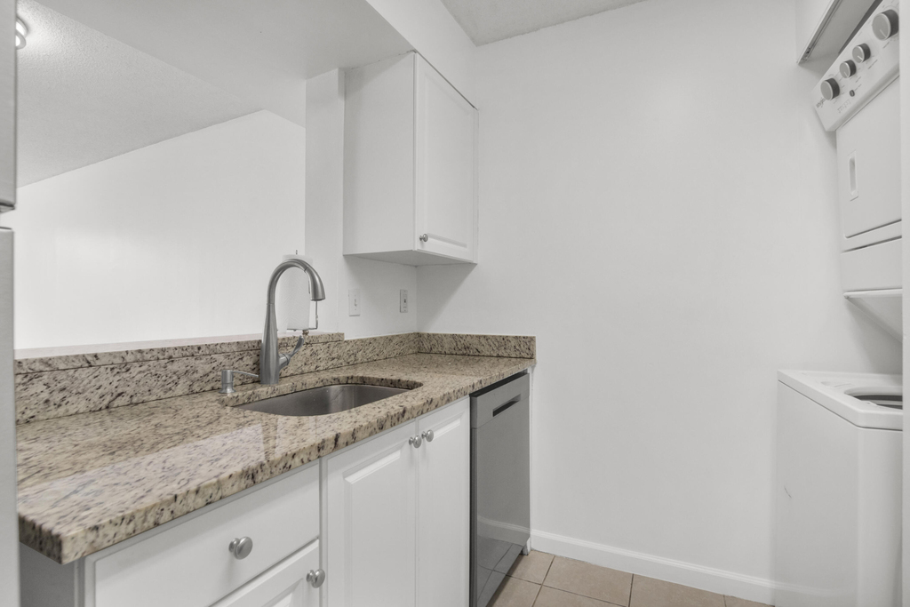 1341 Se 3rd Avenue - Photo 1