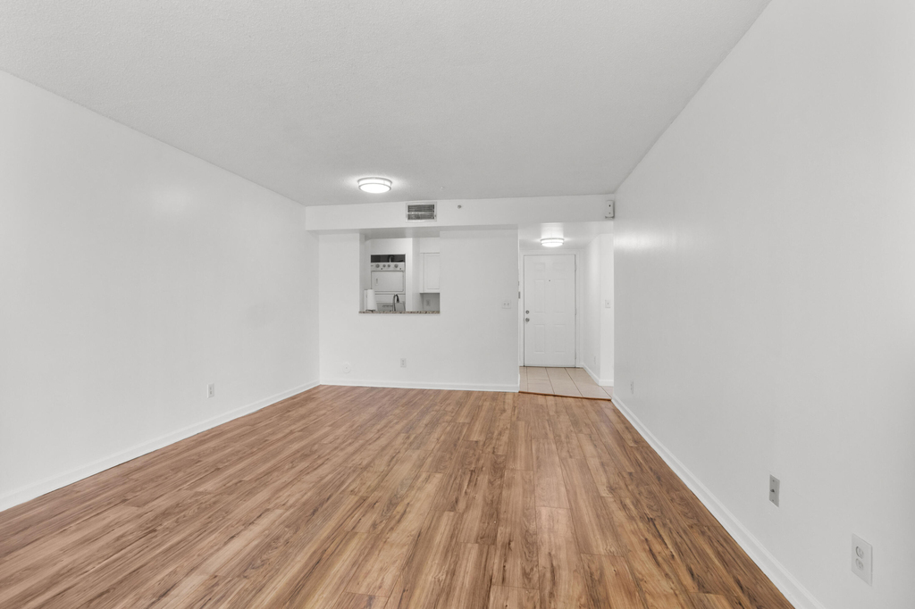 1341 Se 3rd Avenue - Photo 3