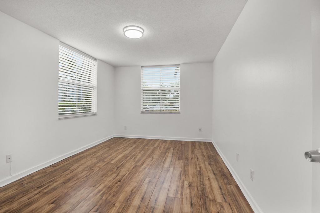 1341 Se 3rd Avenue - Photo 7
