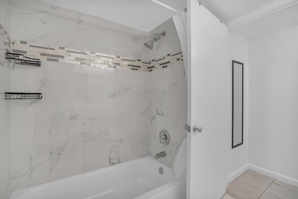 1341 Se 3rd Avenue - Photo 6