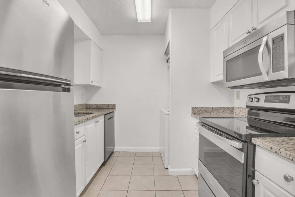 1341 Se 3rd Avenue - Photo 0