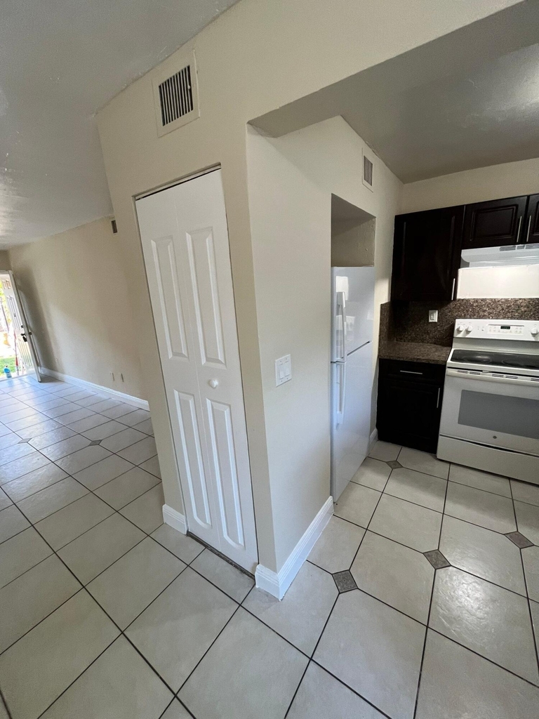 1370 Ne 119th Street - Photo 9