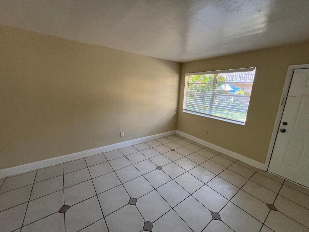 1370 Ne 119th Street - Photo 1