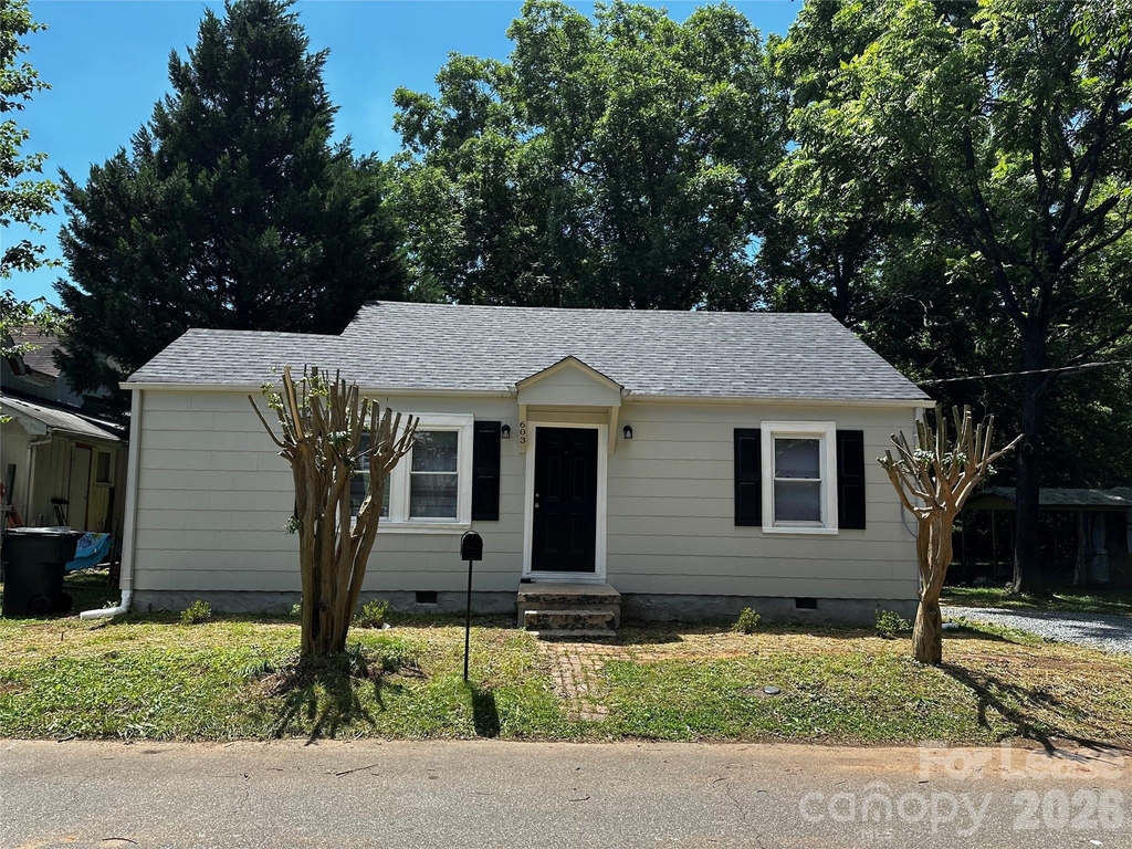 603 Robbins Street - Photo 0