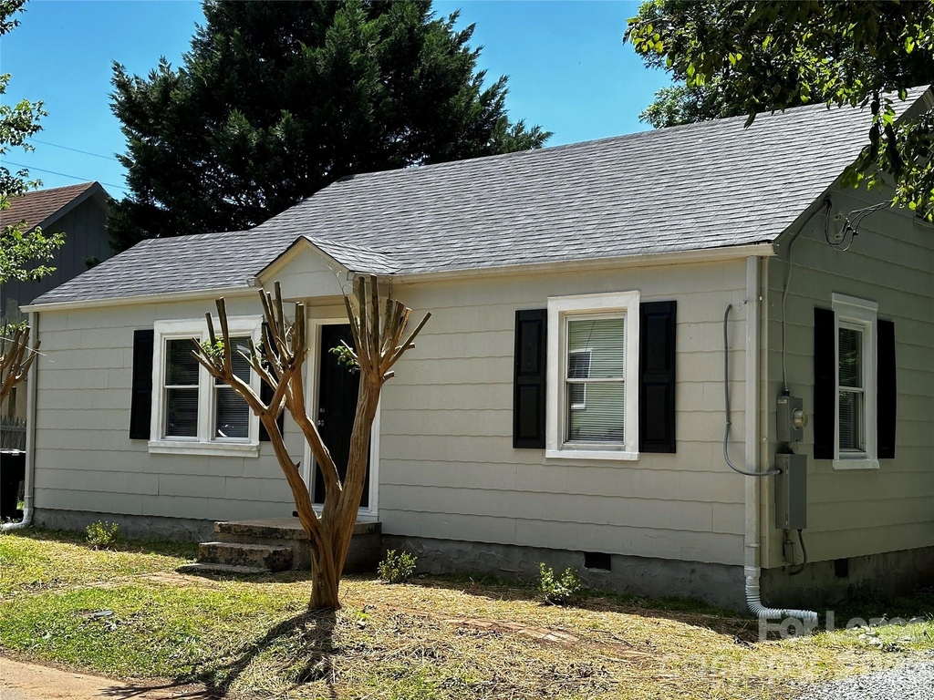 603 Robbins Street - Photo 1
