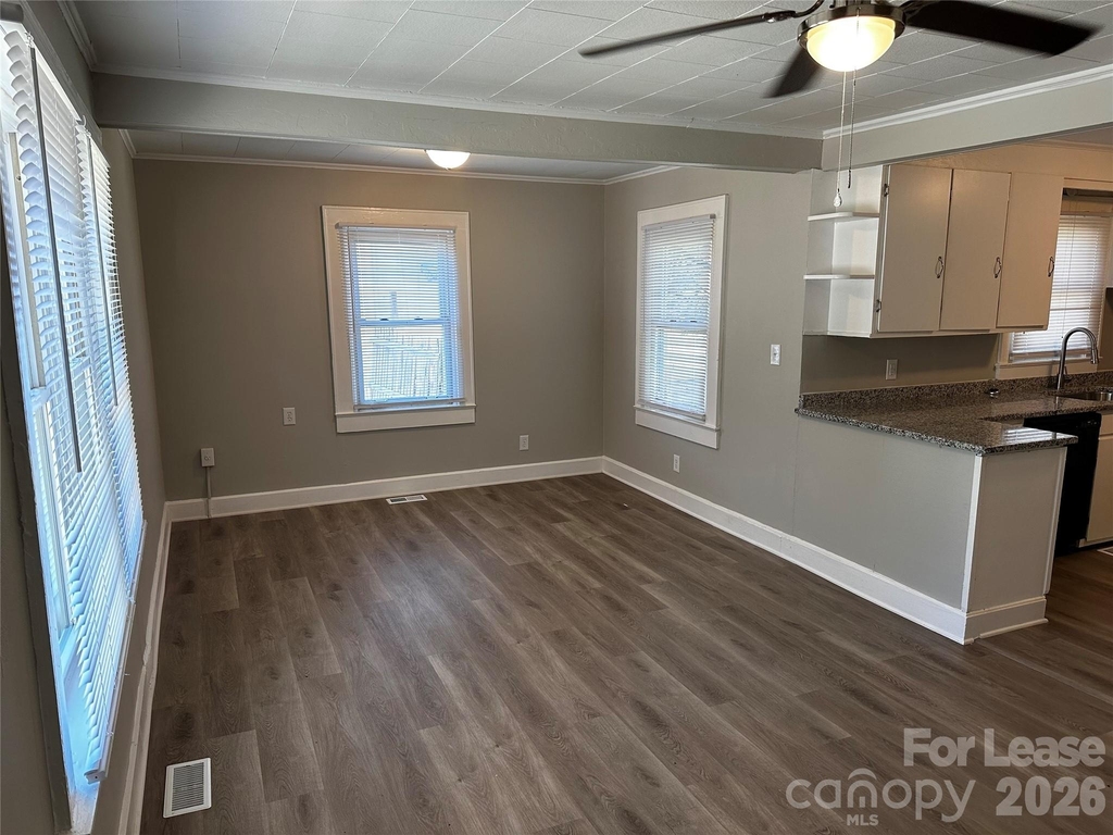 603 Robbins Street - Photo 3