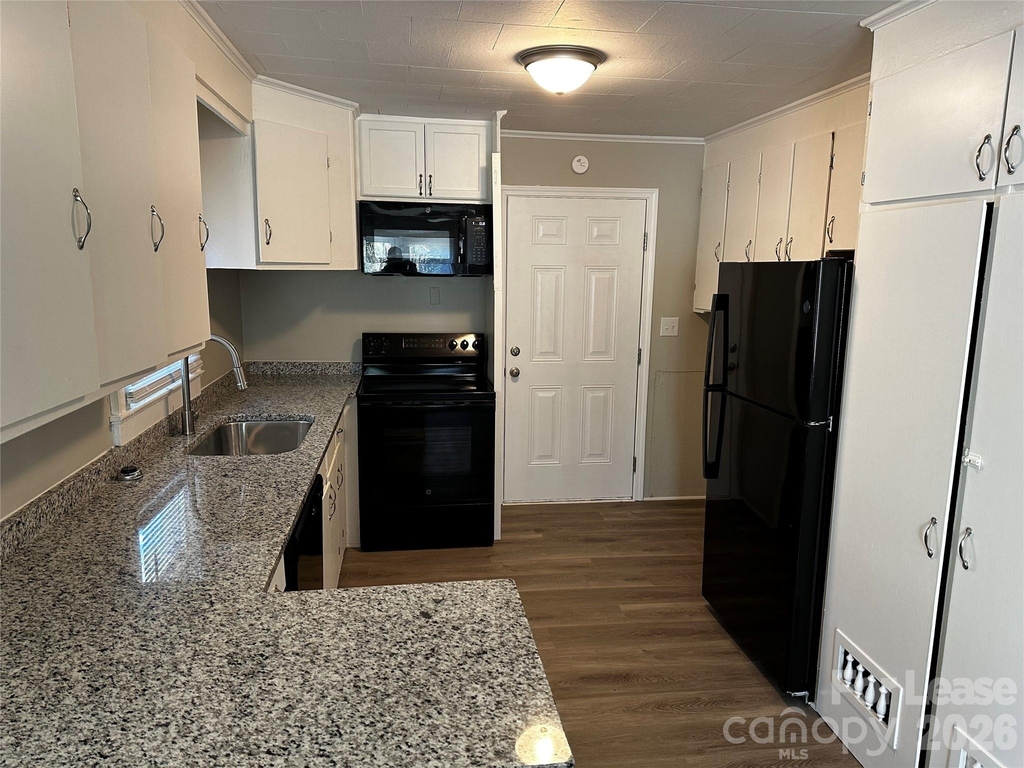 603 Robbins Street - Photo 7