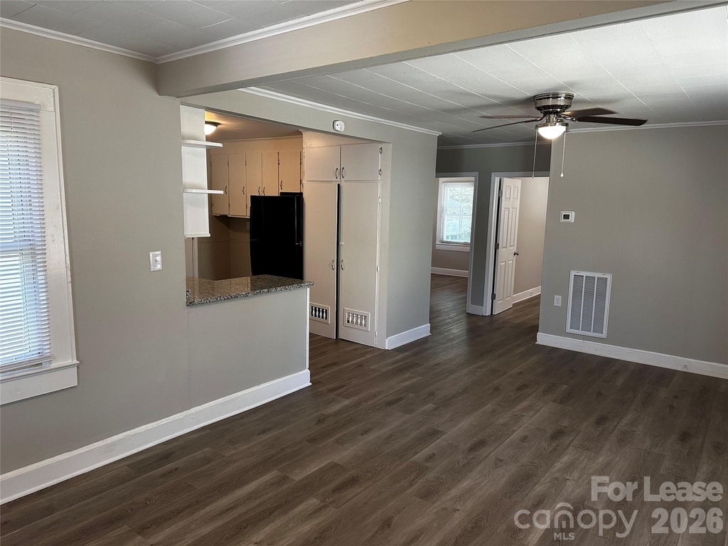 603 Robbins Street - Photo 4