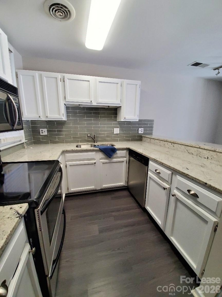 230 S Cedar Street - Photo 2