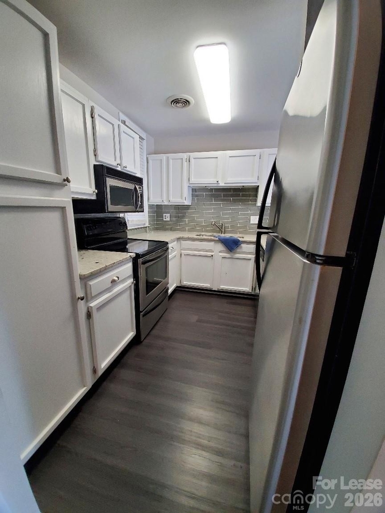 230 S Cedar Street - Photo 3