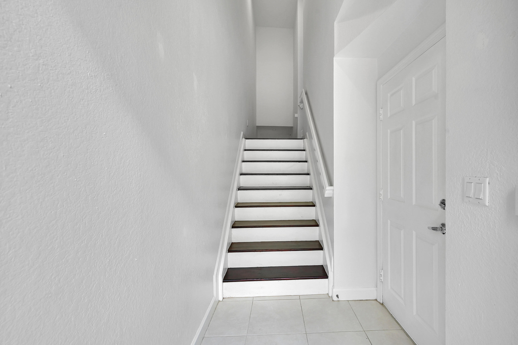 453 Ne 1st Street - Photo 2