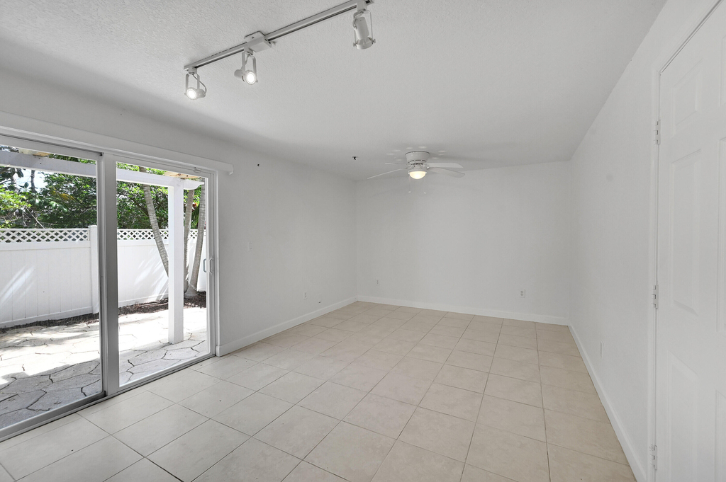 453 Ne 1st Street - Photo 8