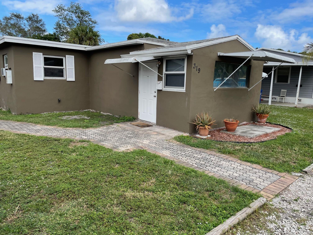 319 Sw 15th Street - Photo 1