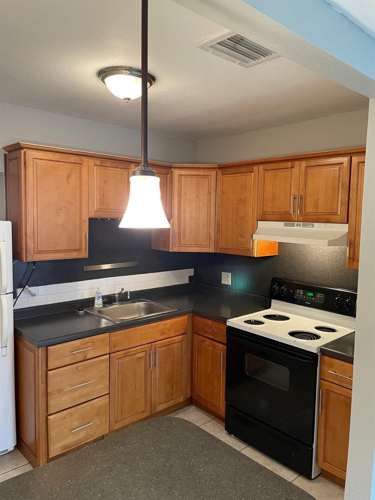 319 Sw 15th Street - Photo 2