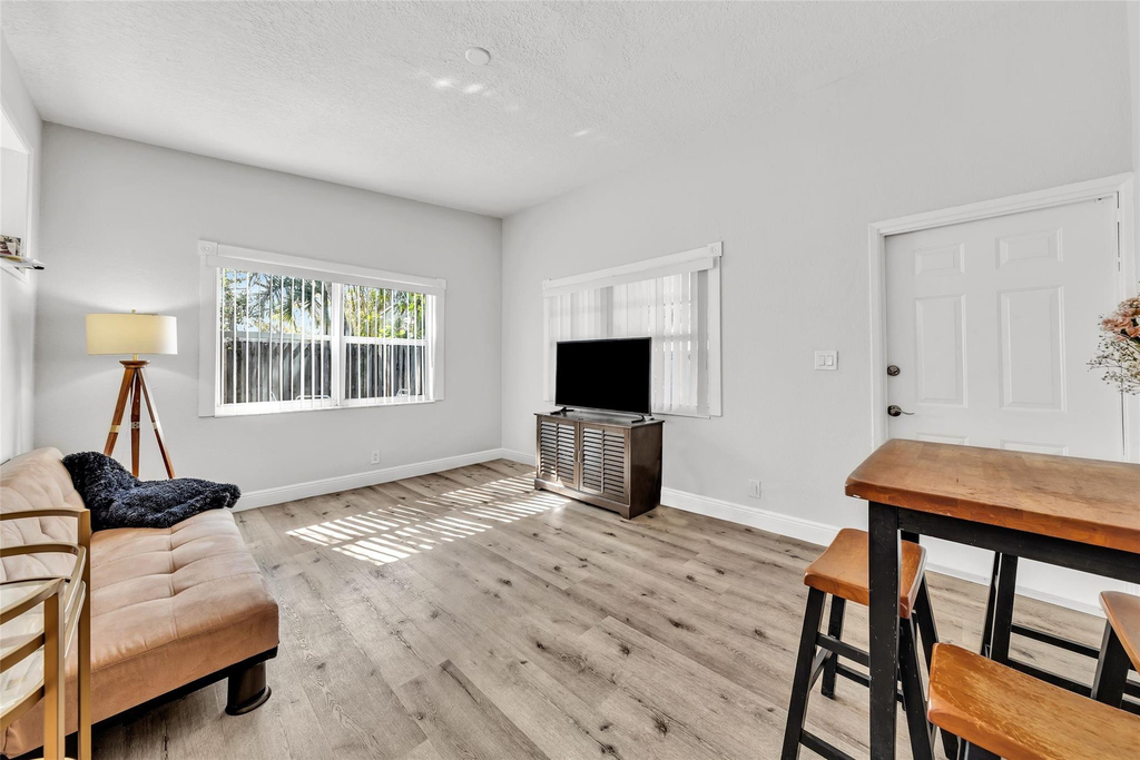 805 Ne 17th Avenue - Photo 6