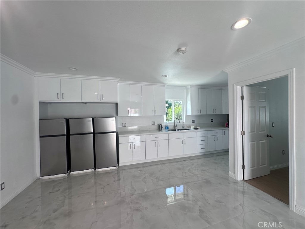 11209 Emery - Photo 1