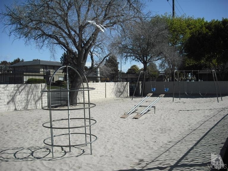 2581 Spinnaker Avenue - Photo 2