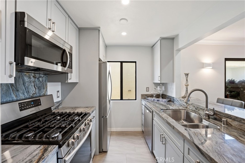 833 Ocean Avenue - Photo 6