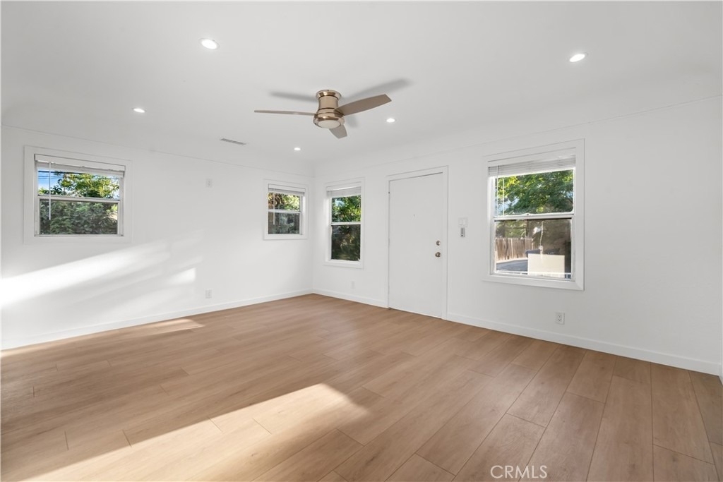 6642 Vineland Avenue - Photo 2