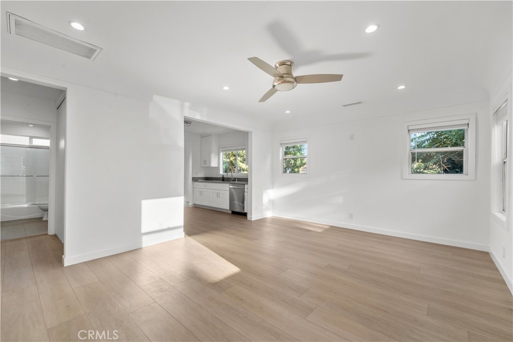 6642 Vineland Avenue - Photo 3