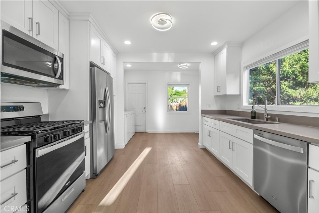 6642 Vineland Avenue - Photo 5