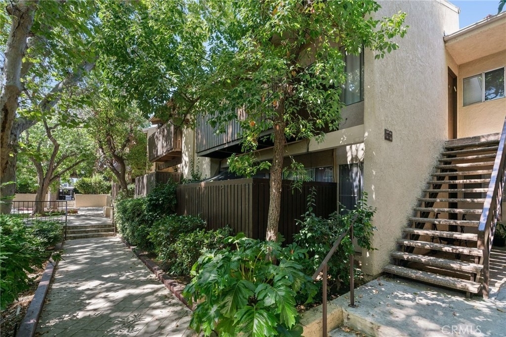 18350 Hatteras Street - Photo 0