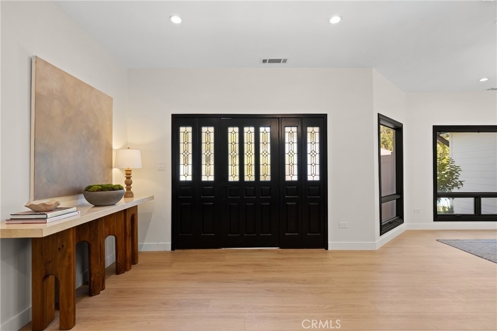 6016 N Woodlake Avenue - Photo 3
