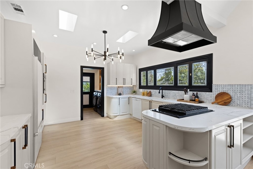 6016 N Woodlake Avenue - Photo 8