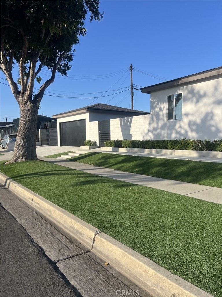 603 E 226th Street - Photo 1
