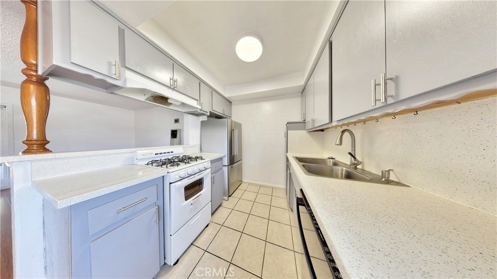 1208 S Marengo Ave - Photo 18