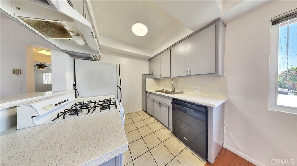 1208 S Marengo Ave - Photo 12
