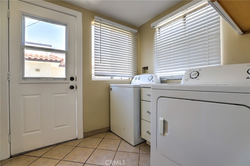 811 E Chapman - Photo 32