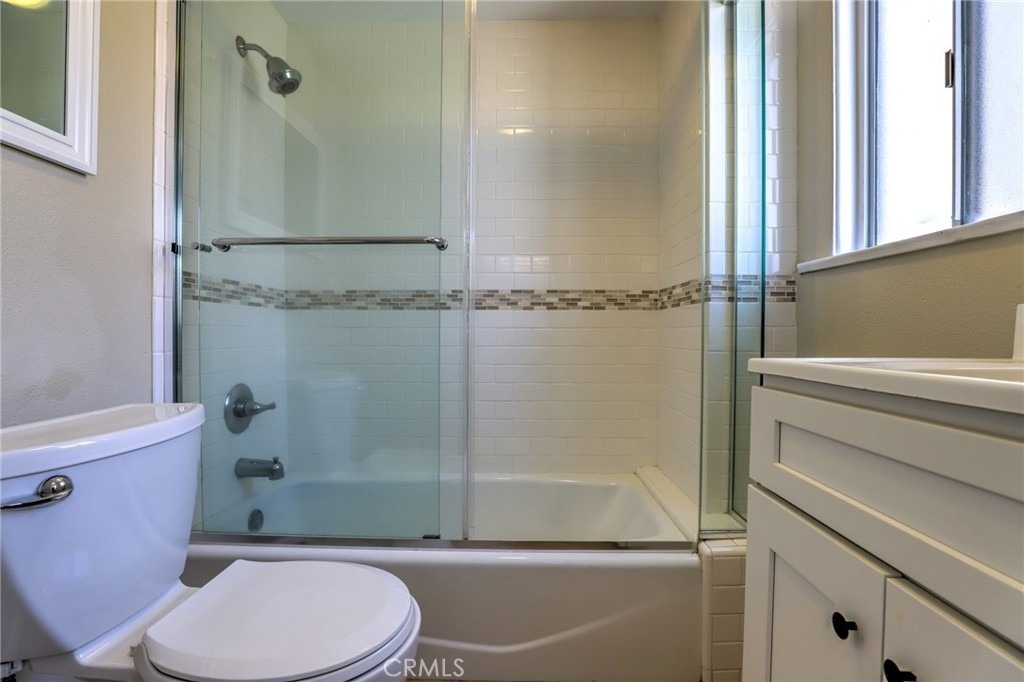 811 E Chapman - Photo 33