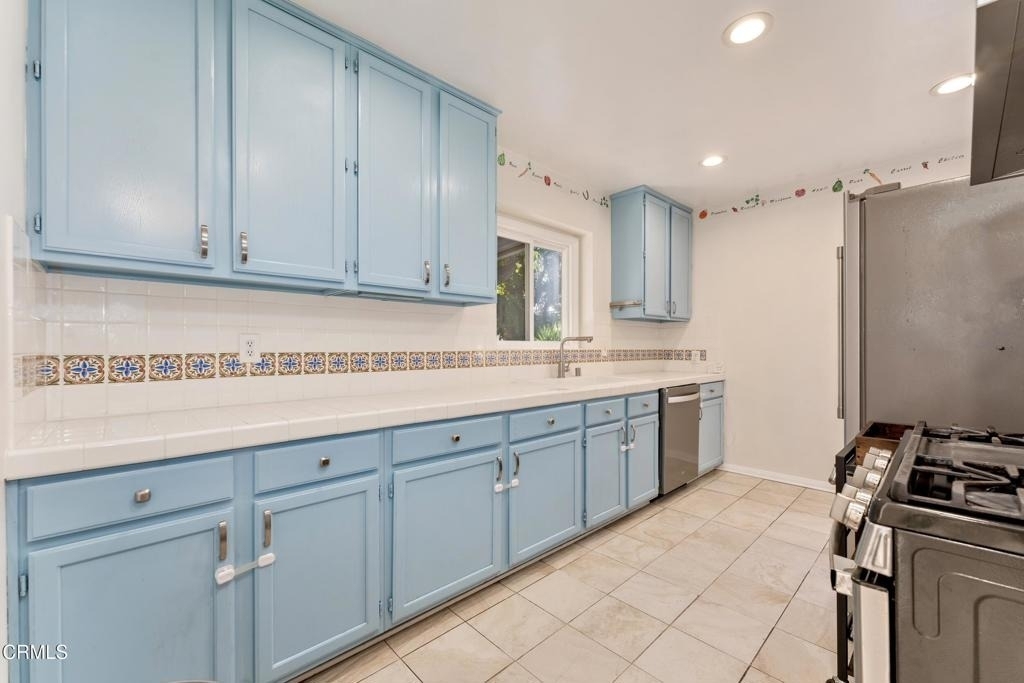 2254 Queensberry Road - Photo 9