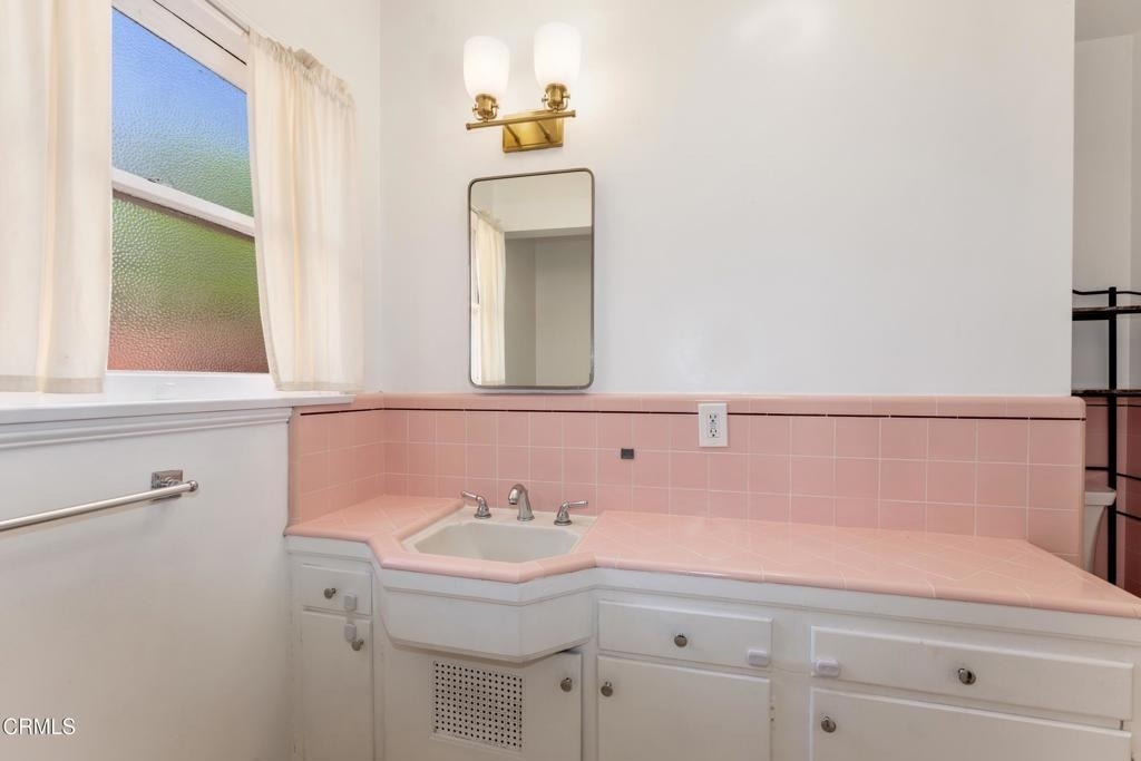2254 Queensberry Road - Photo 13