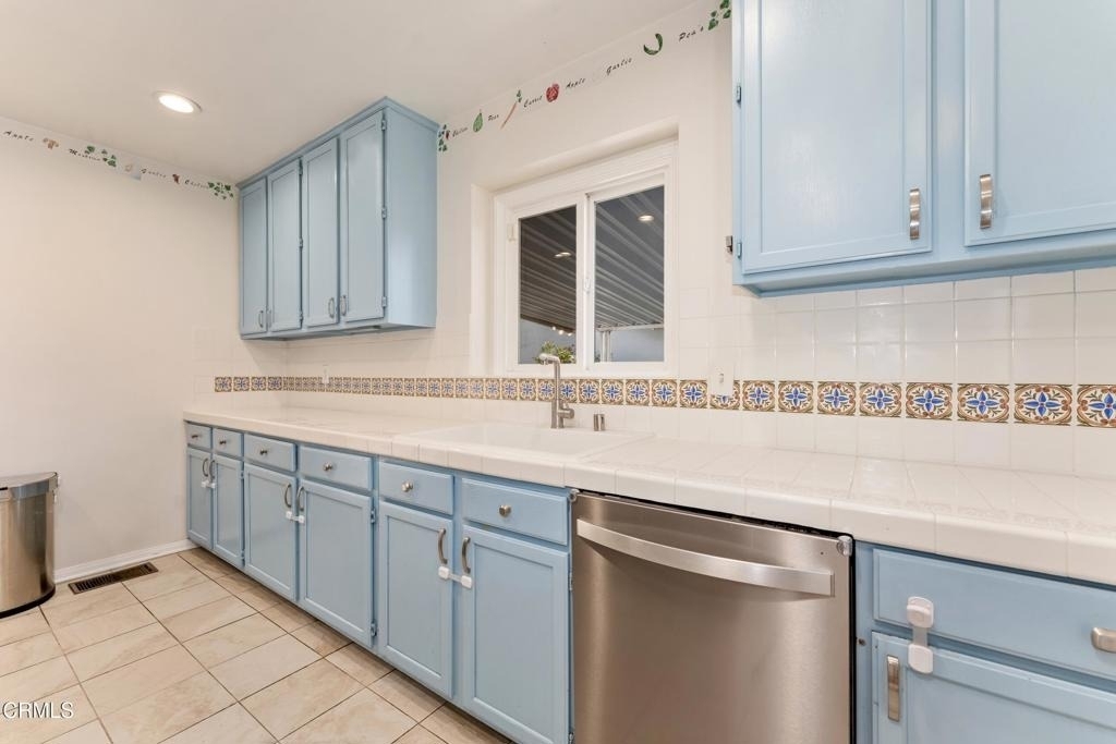 2254 Queensberry Road - Photo 8